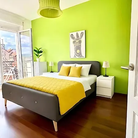 Aura Residency - Balcony - Steps To Main Attractions Апартаменты