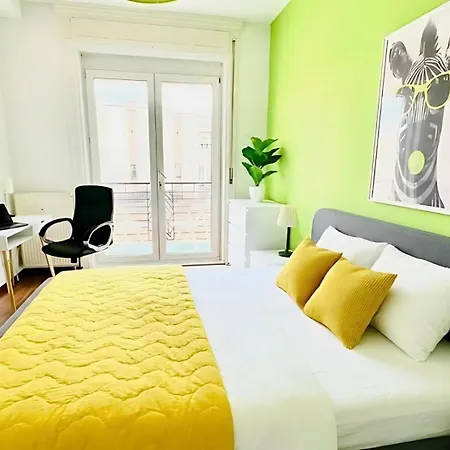 Aura Residency - Balcony - Steps To Main Attractions *