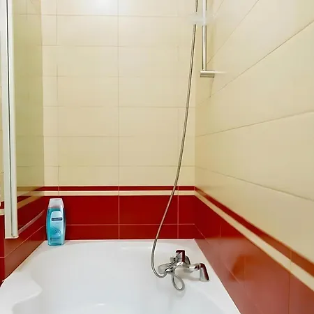 Aura Residency - Balcony - Steps To Main Attractions شقة بودابست