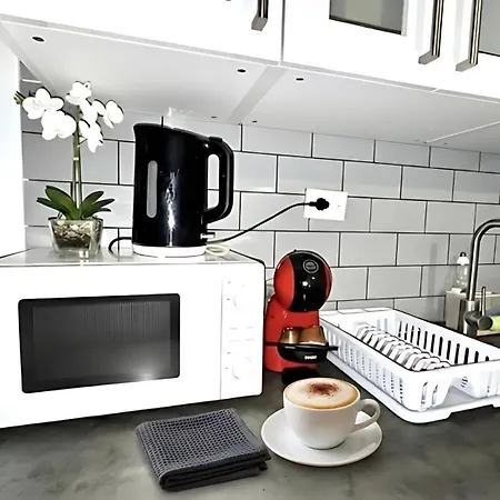 Апартаменты Aura Residency - Balcony - Steps To Main Attractions *